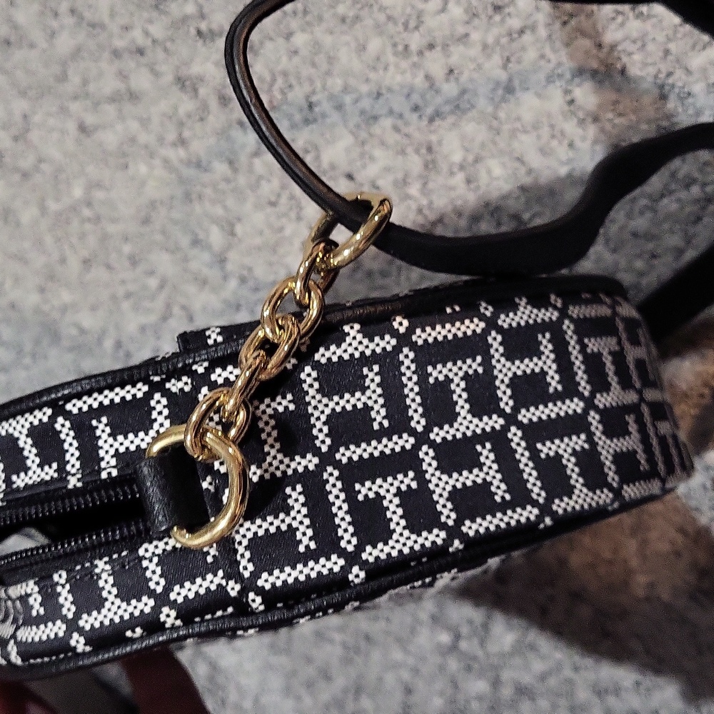 Tommy Hilfiger Crossbody Bag - Picture 9 of 12